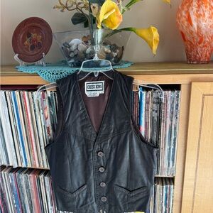 VTG,like new, lined Men’s Chess King BROWN LAMBSKIN LEATHER pocketed VEST, S.